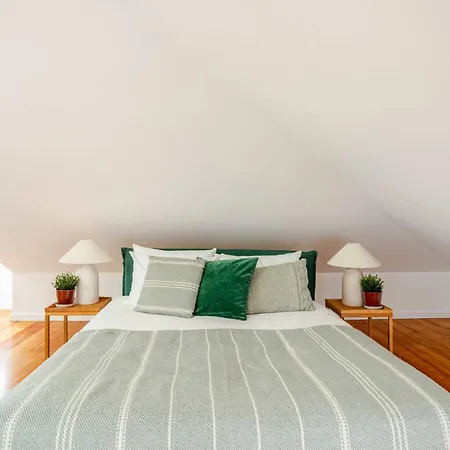 Апартаменты Boutique Duplex In Chiado With Epic Rossio View