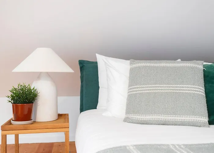 Boutique Duplex In Chiado With Epic Rossio View Appartamento Lisbona